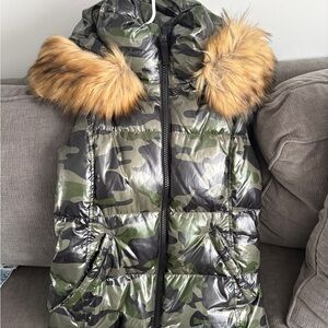 Camouflage Puffer Vest with Faux Fur Trim